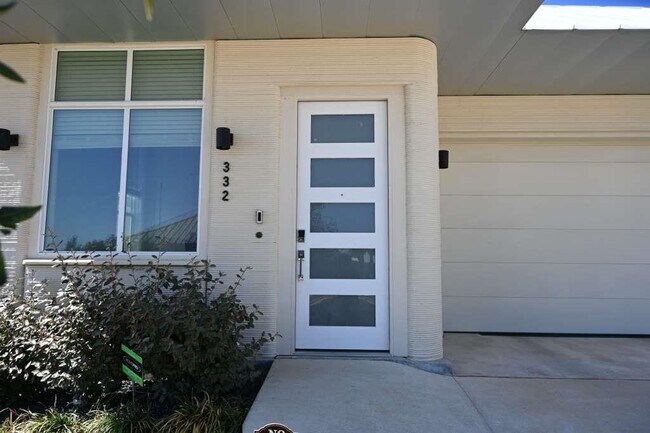 Building Photo - 332 Blue Blaze Trl