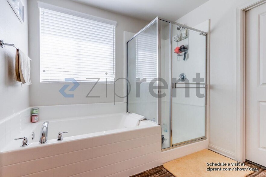 Building Photo - Unit