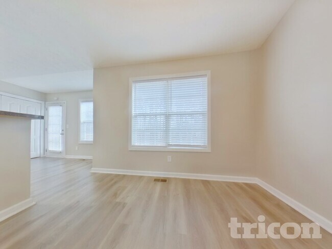 Building Photo - 581 Meadow Spring Dr