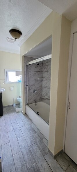Bathroom - 292 Robinson St