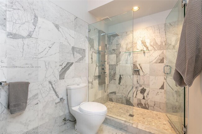 Building Photo - 2564 Jardin Ct