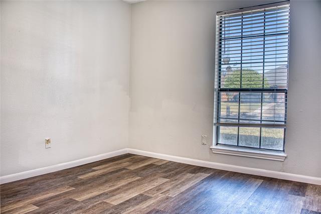 Building Photo - 1528 Mayflower Dr