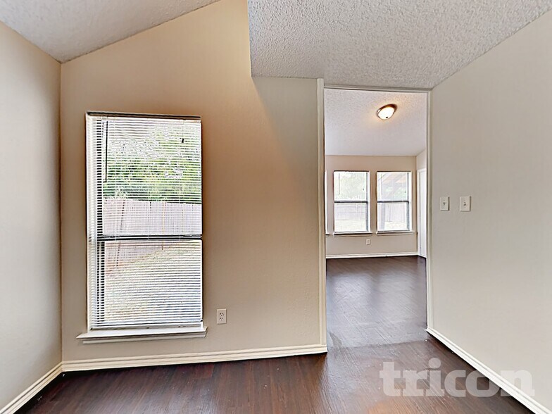 Building Photo - 4740 Waxwing Dr