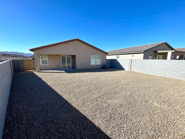 Building Photo - Beautiful New 3 Bedroom Home in the New Ra...