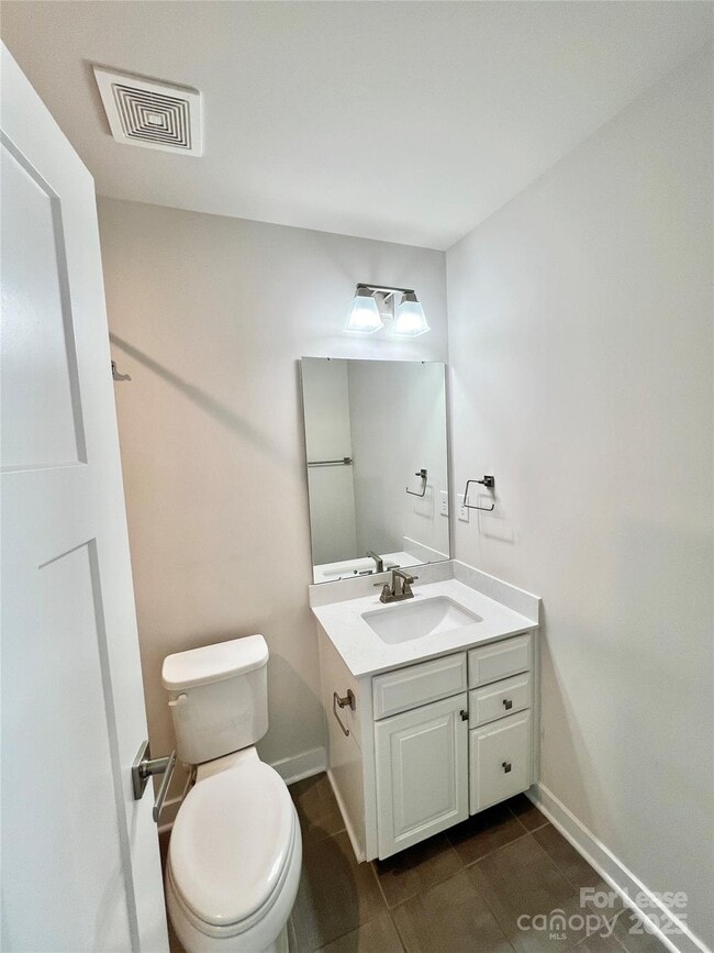 Building Photo - 240 Parkwood Ave