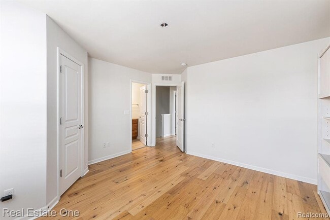 Building Photo - 27999 Middleton Dr