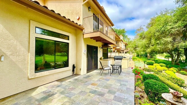 Building Photo - Stunning and Well Appointed High-End Two-S...