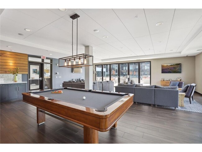 Building Photo - 401 SE Main St