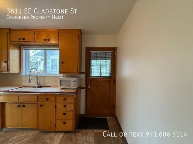 Building Photo - 3611 SE Gladstone St