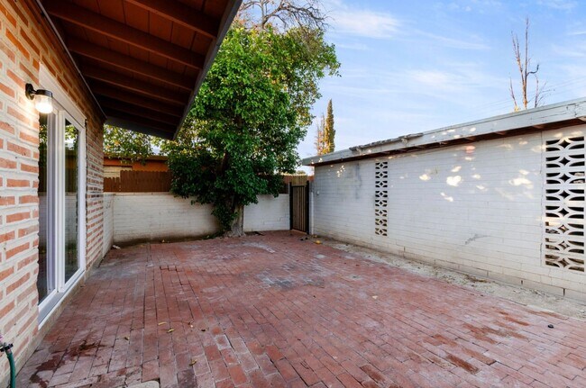 Building Photo - NEWLY REMODELED HOME NEAR TMC MAIN CAMPUS!