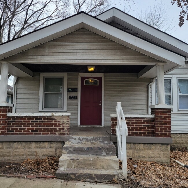 Building Photo - Near East 3BR/1BA House ready to LEASE!