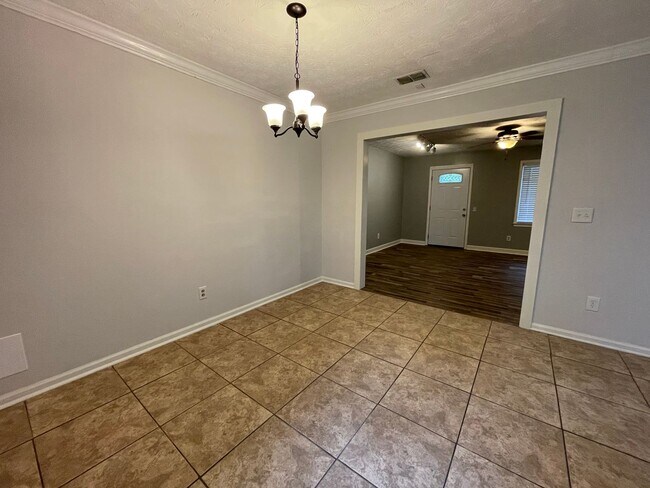 Building Photo - Nice 3/2 House in Armuchee- $1,895