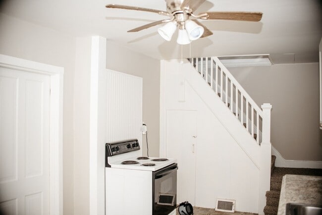 Building Photo - 145 Race St