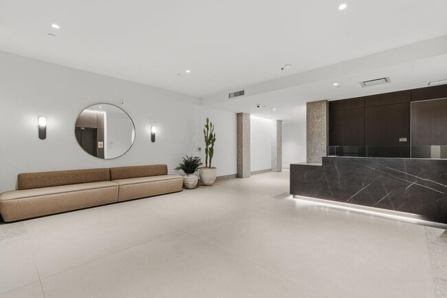 Building Photo - 4849 N Camelback Rdg Dr