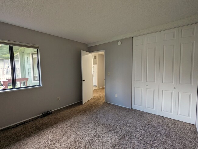 Building Photo - Beautifully Upgraded Duplex Tigard