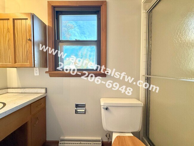 Building Photo - 3 Bedroom House