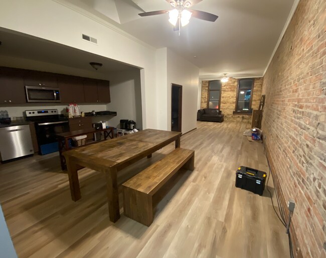 Building Photo - 33 N Washington St