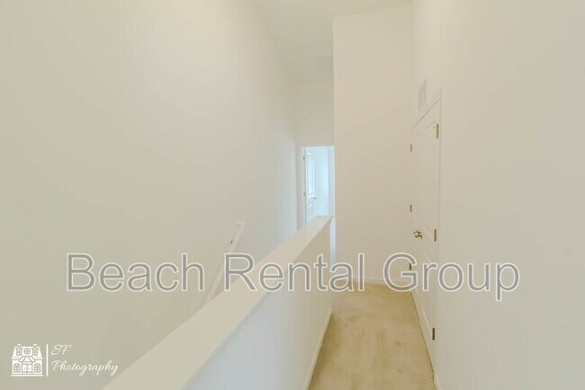 Building Photo - 122 Crescent Wy