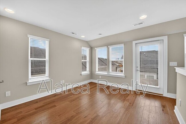 Building Photo - 2123 Bryant Park Dr