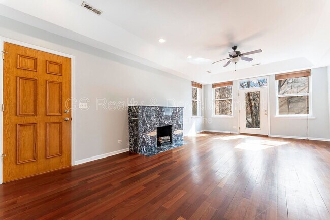 Building Photo - 4406 N Sacramento Ave