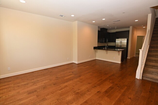 Building Photo - Tralee Village-Tri-Level Townhome, Modern Finished, Community Amenties (580 & Hopyard)