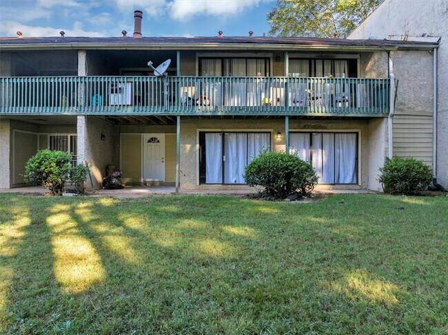 Building Photo - 3575 Oakvale Rd