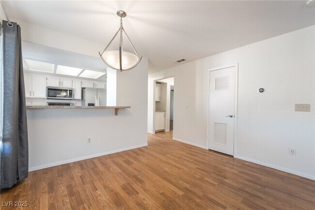 Building Photo - 1851 Hillpointe Rd