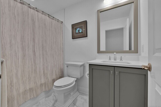 Building Photo - 8 Brentwood Cir