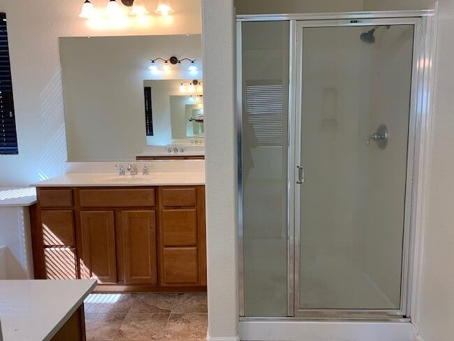 Building Photo - Spacious Four Bedroom, Three Bath Home in ...