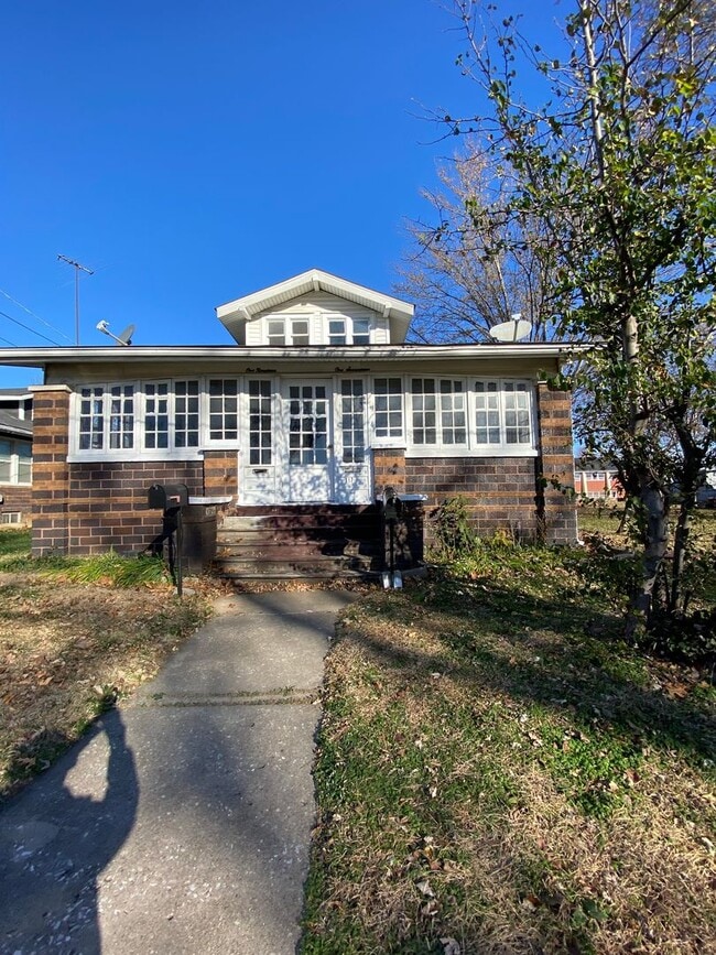 Building Photo - Nice 1BD with bonus space