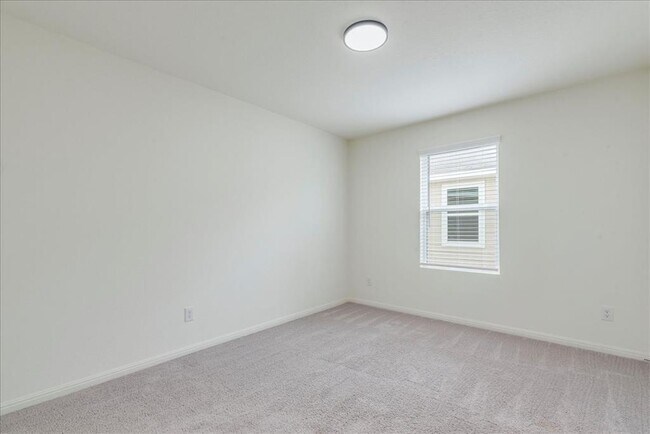 Building Photo - 196 Thistle Ln
