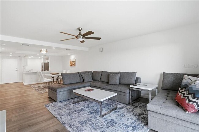 Building Photo - 7300 Sun Island Dr S