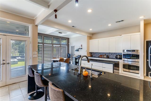 Building Photo - 6017 Woodlake Dr