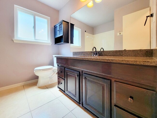 Building Photo - 3 Bed, 2 Bath Single-Level Gem with Firepl...