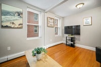 Building Photo - 370 Hanover St