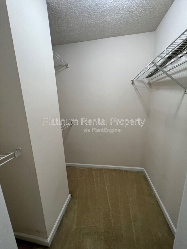 Building Photo - 1030 Kilmington Ct