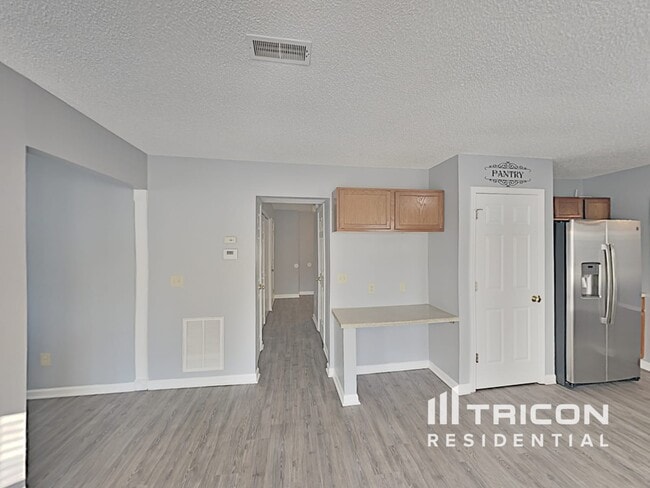 Building Photo - 210 Glen Rose Cir