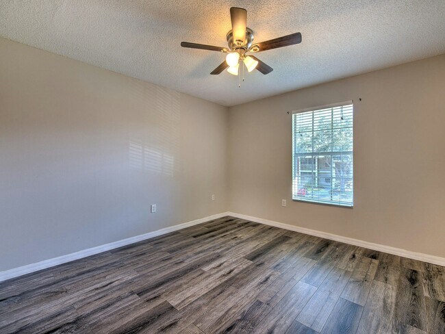 Building Photo - 209 Lake Brook Cir