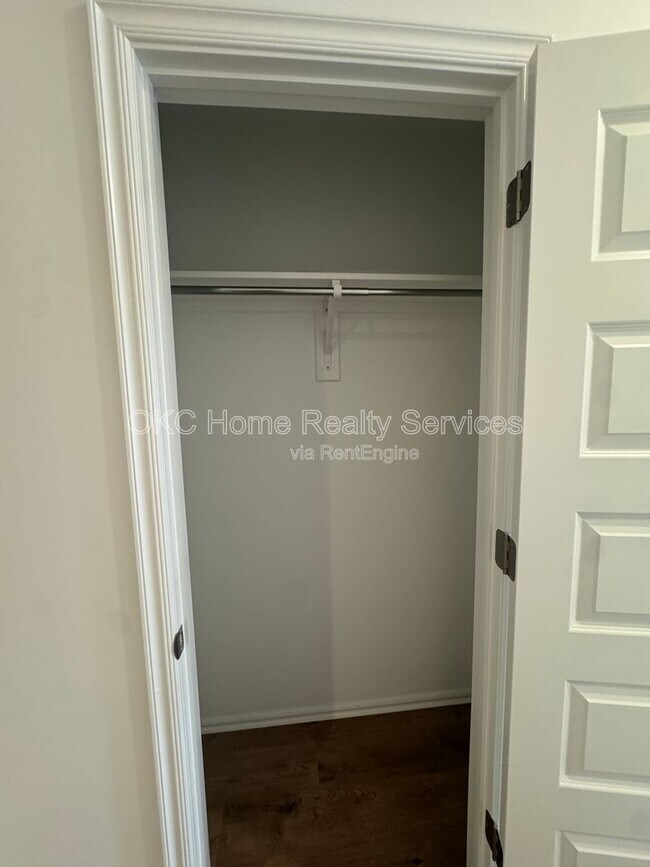 Building Photo - 3901 Dutch Ln