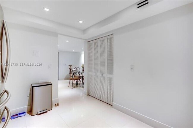 Building Photo - 16175 Golf Club Rd