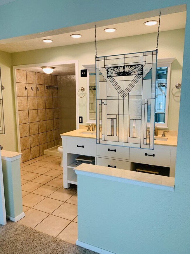 Building Photo - Move-In Ready 3-Bedroom in Sought-After Al...