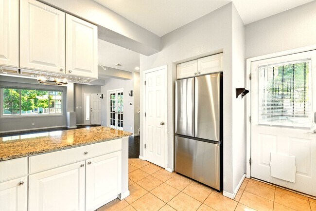 Building Photo - Charming Corner Lot! 3 Bedroom, 3.5 Bath w...