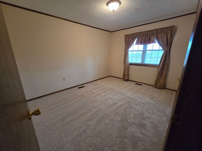 Building Photo - New Listing!!