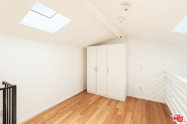 Building Photo - 6337 W 83rd St