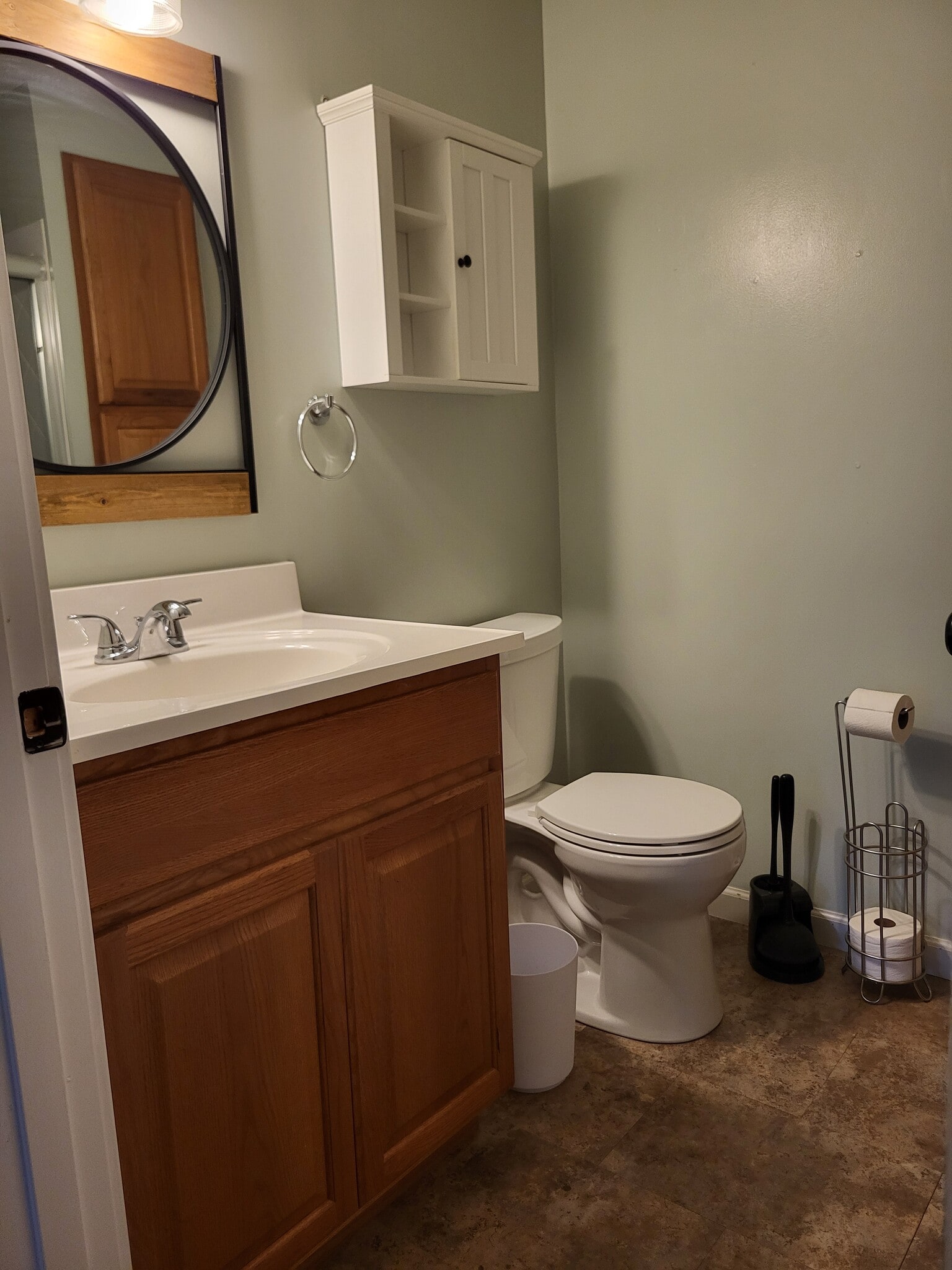 Bath with walkin shower - 1135 Ralph St