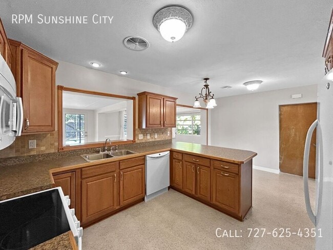 Building Photo - 1310 Ann Cir