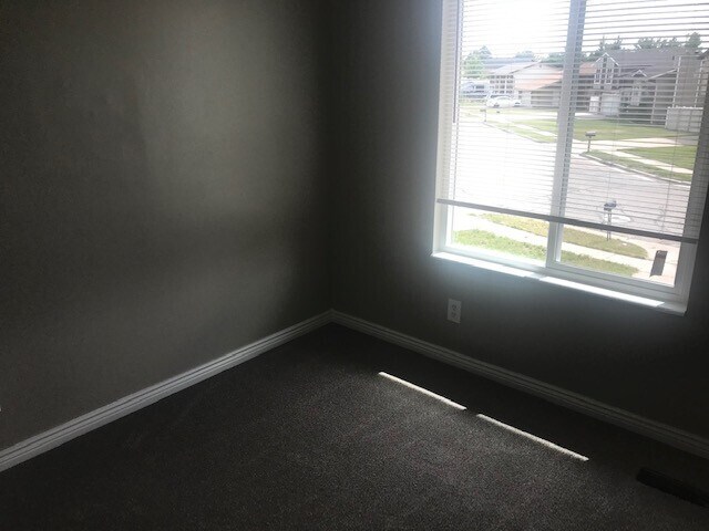 Building Photo - South Ogen home