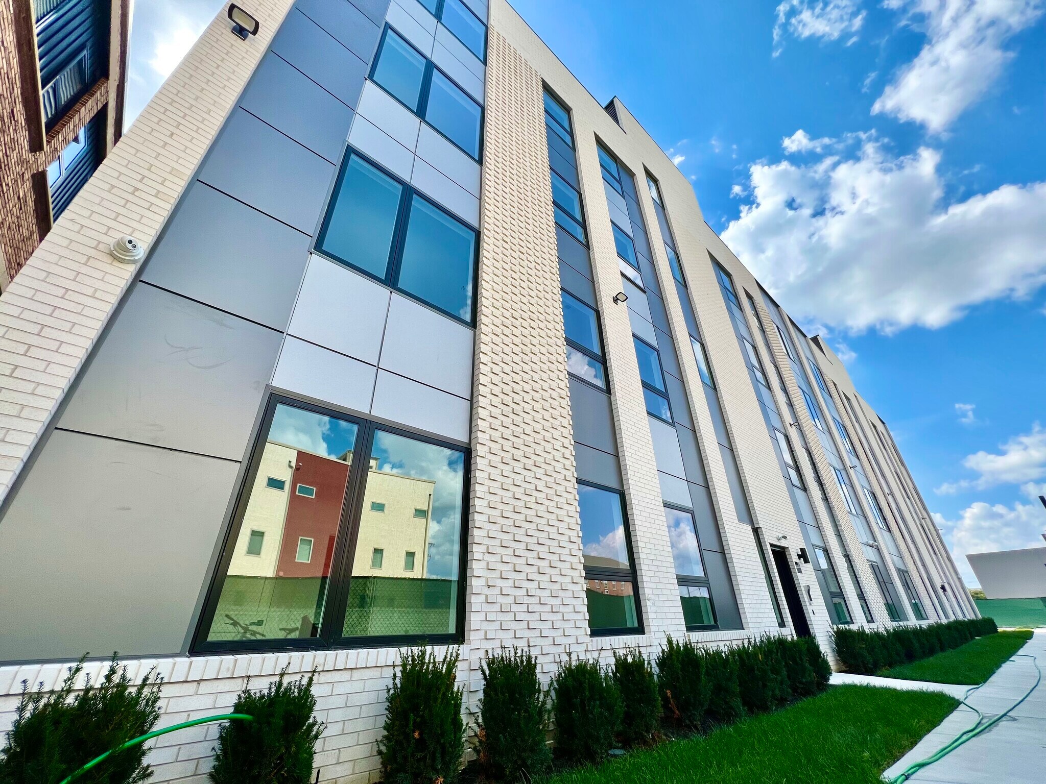 Building Photo - 1843 Hartranft St