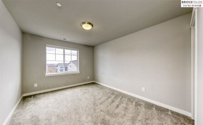 Building Photo - Banyan Grove, Bremerton: Charming 4-Bedroo...