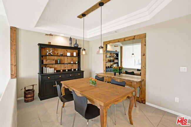 Building Photo - 6457 Zuma View Pl